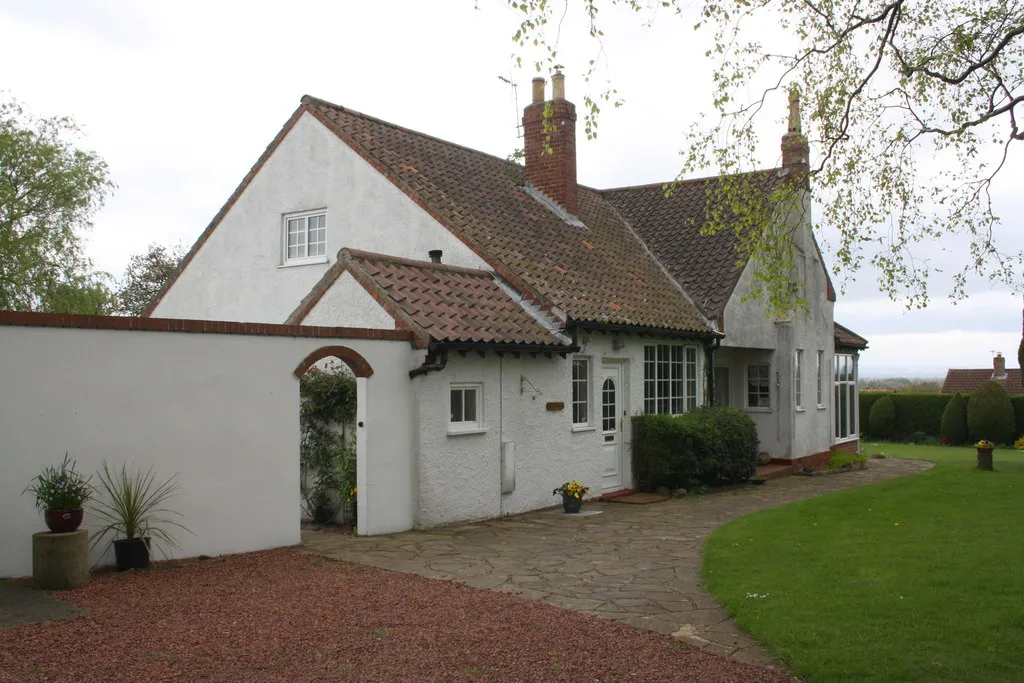 Photo showing: 'Field Head', off Sandy Bank