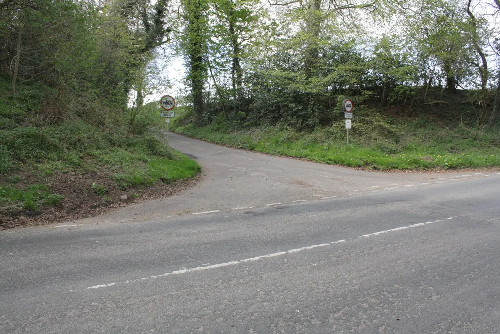 Photo showing: Crossroads in Warlaby