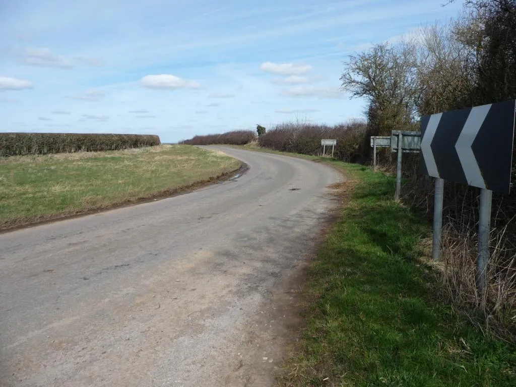 Photo showing: Anonymous lane at a 73 metre spot height