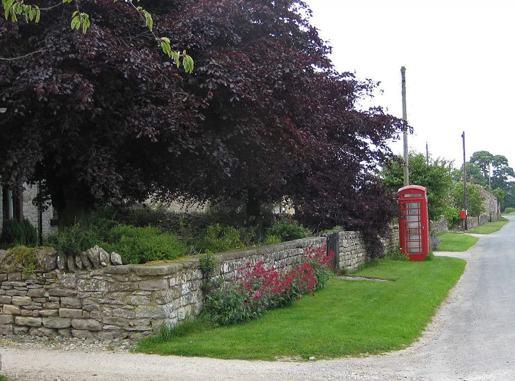 Photo showing: K6 phonebox and postbox, Carlton village