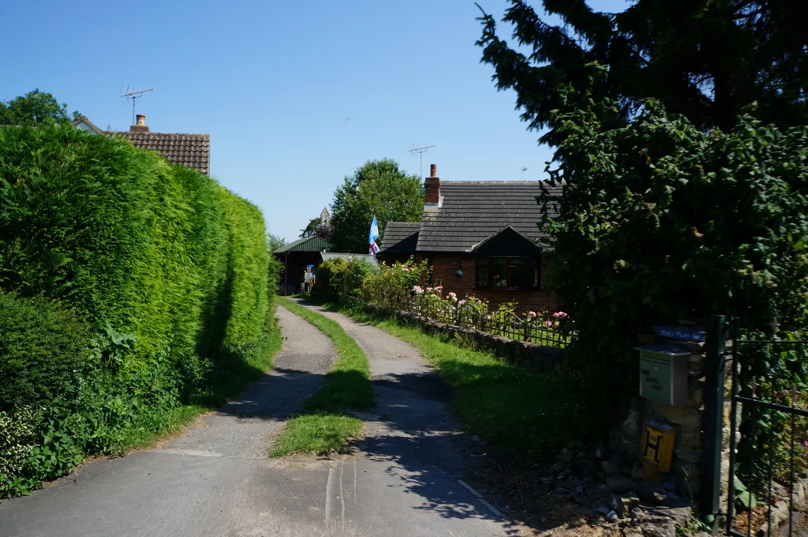 Photo showing: A private track leading to Croft Farm, Barkston Ash