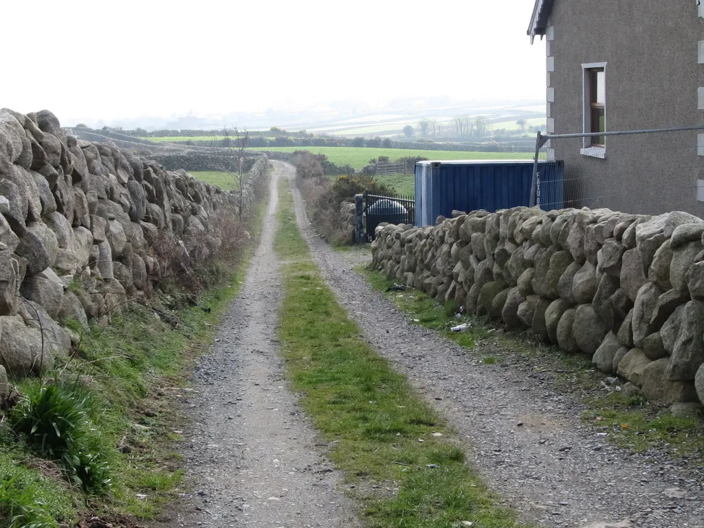 Photo showing: The northern end of the Turloughs Hill Road at Longstone