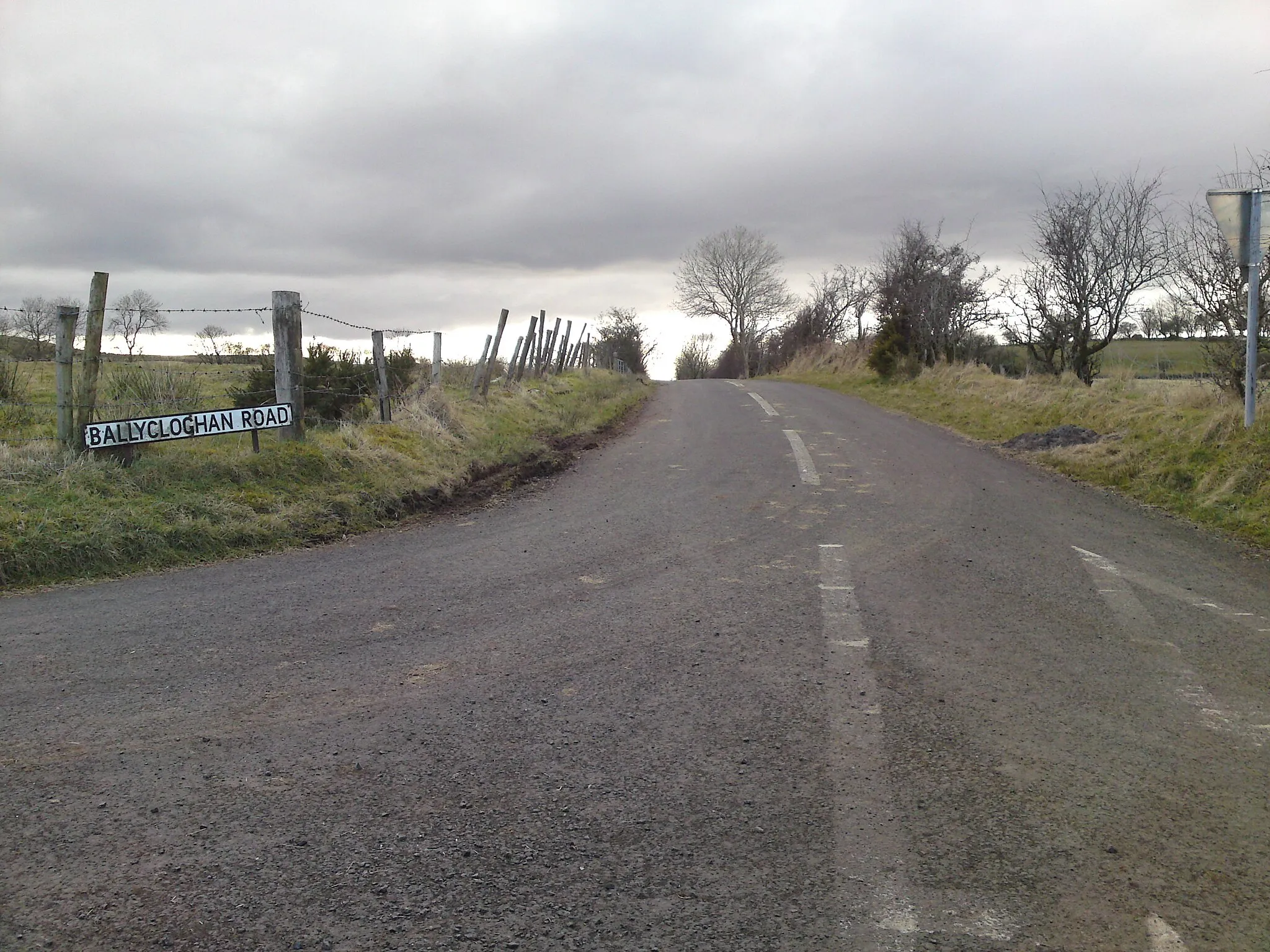Photo showing: Ballycloghan Road outside Broughshane.