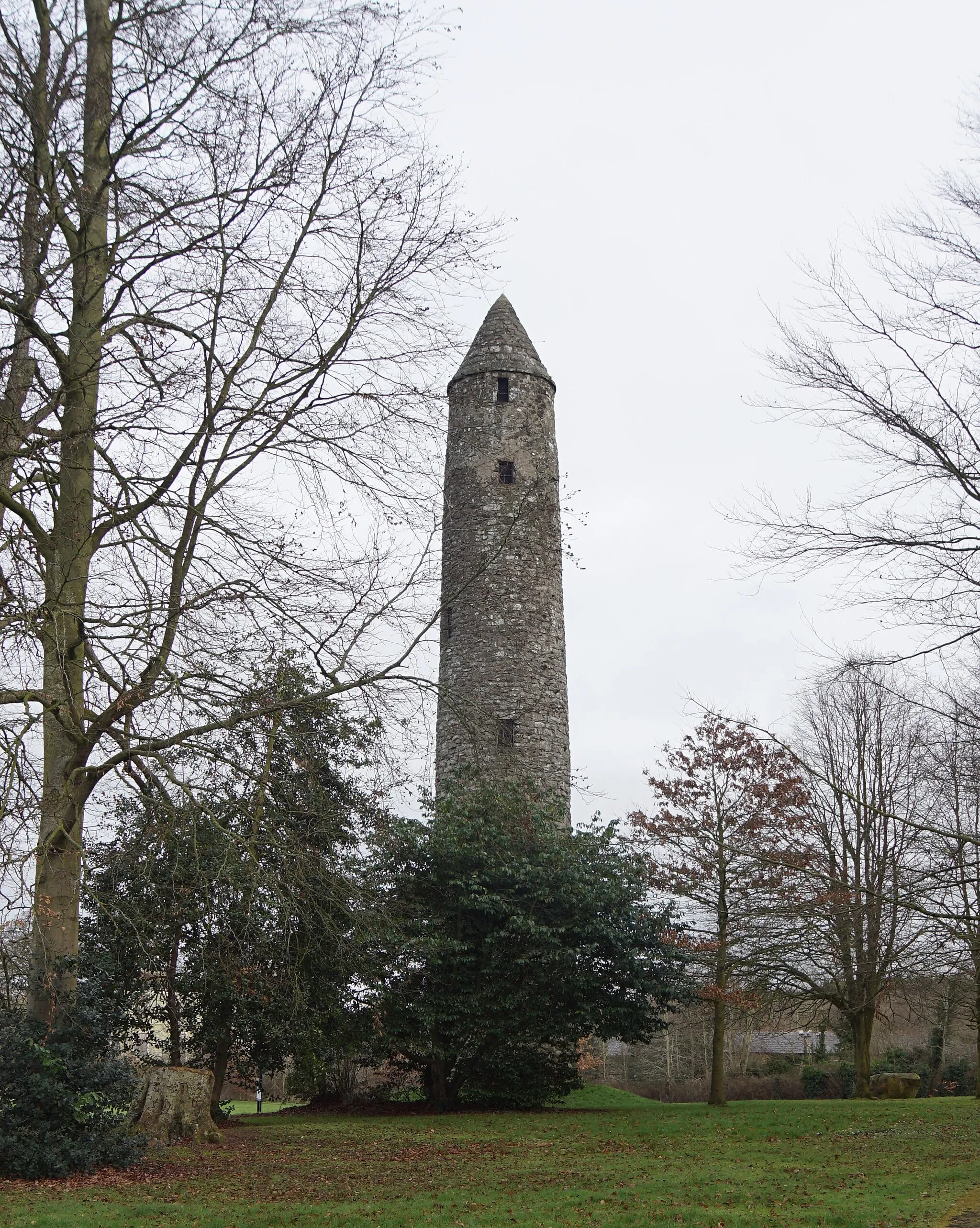 Photo showing: Antrim Round Tower, Steeple Park, Antrim, County Antrim, Northern Ireland.