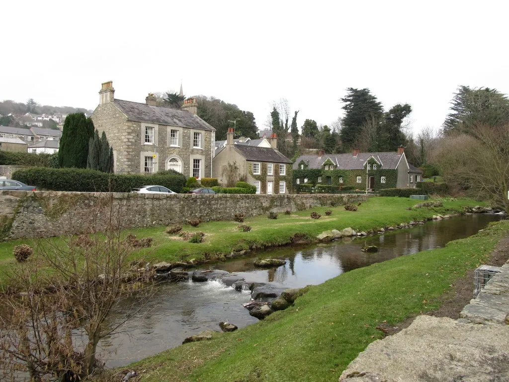 Photo showing: A placid Kilbroney River backed by Georgian houses in Water Street