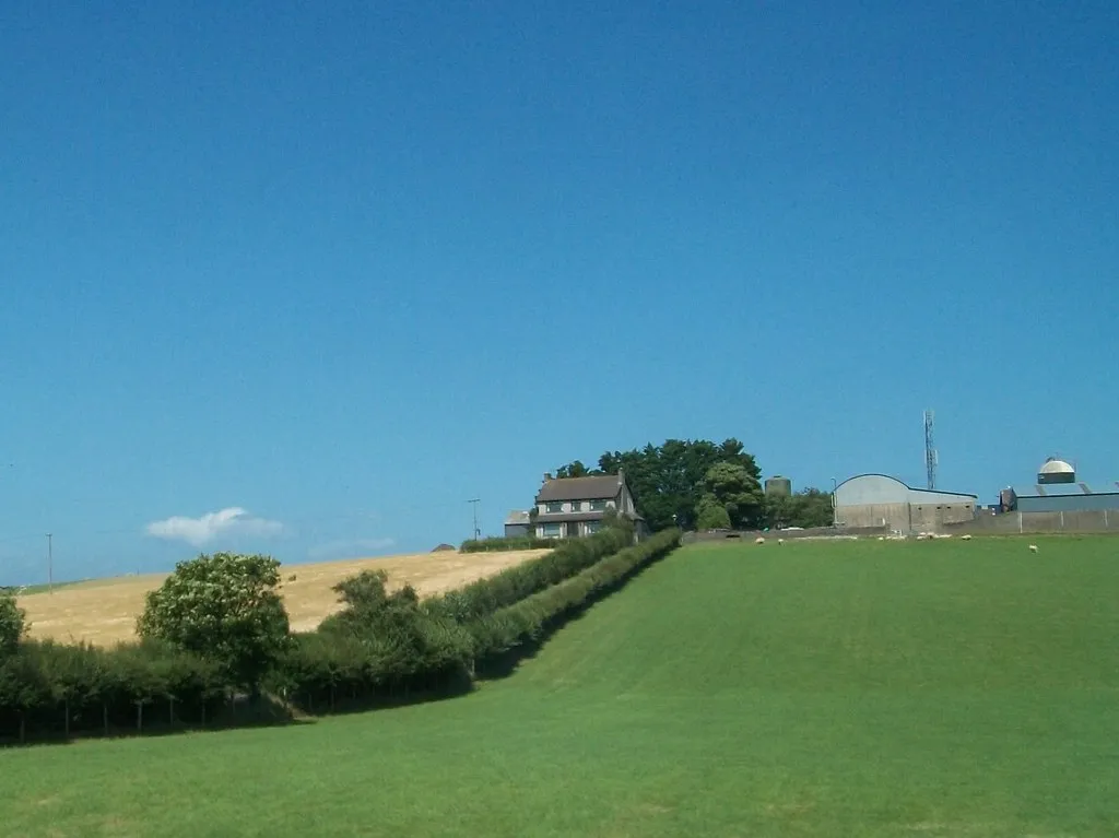 Photo showing: Farmhouse and farm buildings on the western outskirts of Greyabbey