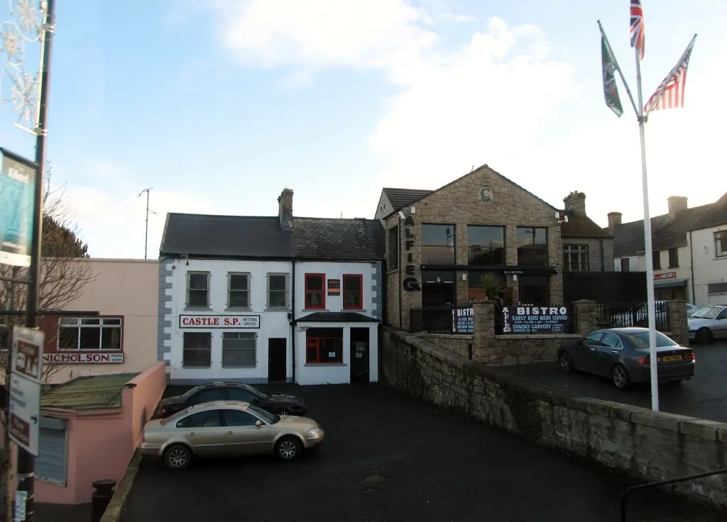 Photo showing: Castle S.P. the Bookies and Alfie G's Bistro on Kilkeel's Upper Square