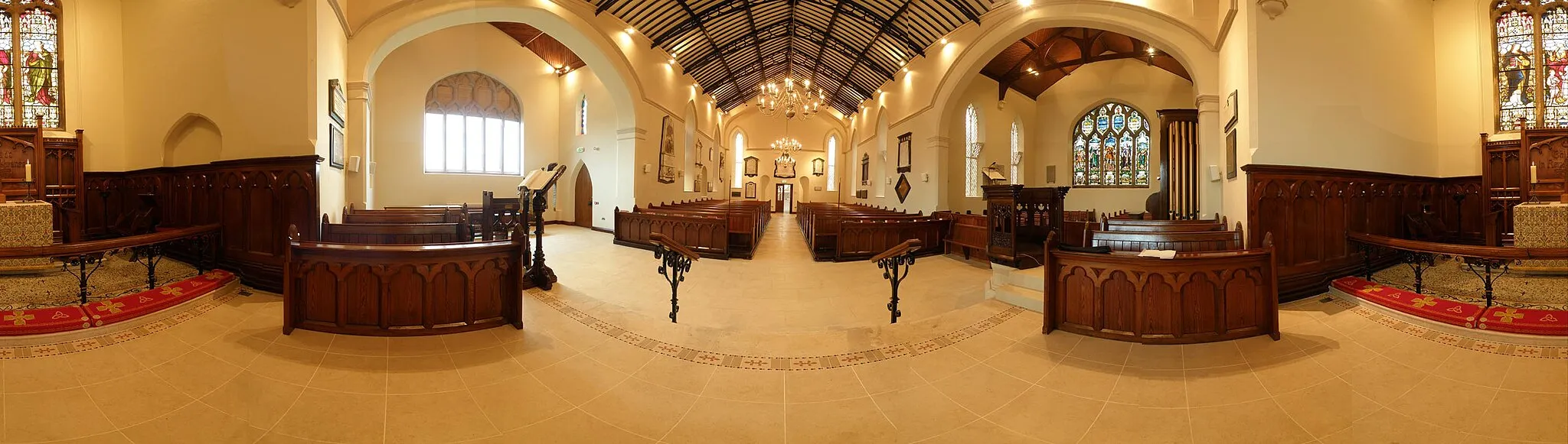 Photo showing: A panoramic view of the interior of St. Mary's Parish Church, Comber, taken from the chancel steps. The stained glass window in the South Transept has not yet been installed (it was installed in December 2008, the photo was taken the previous September)