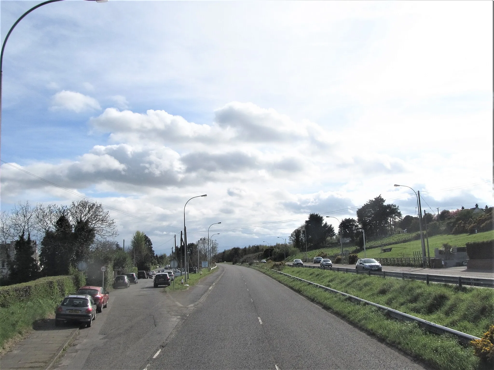 Photo showing: A section of the old A21 (Bangor Road) alongside the newer dual carriageway A21