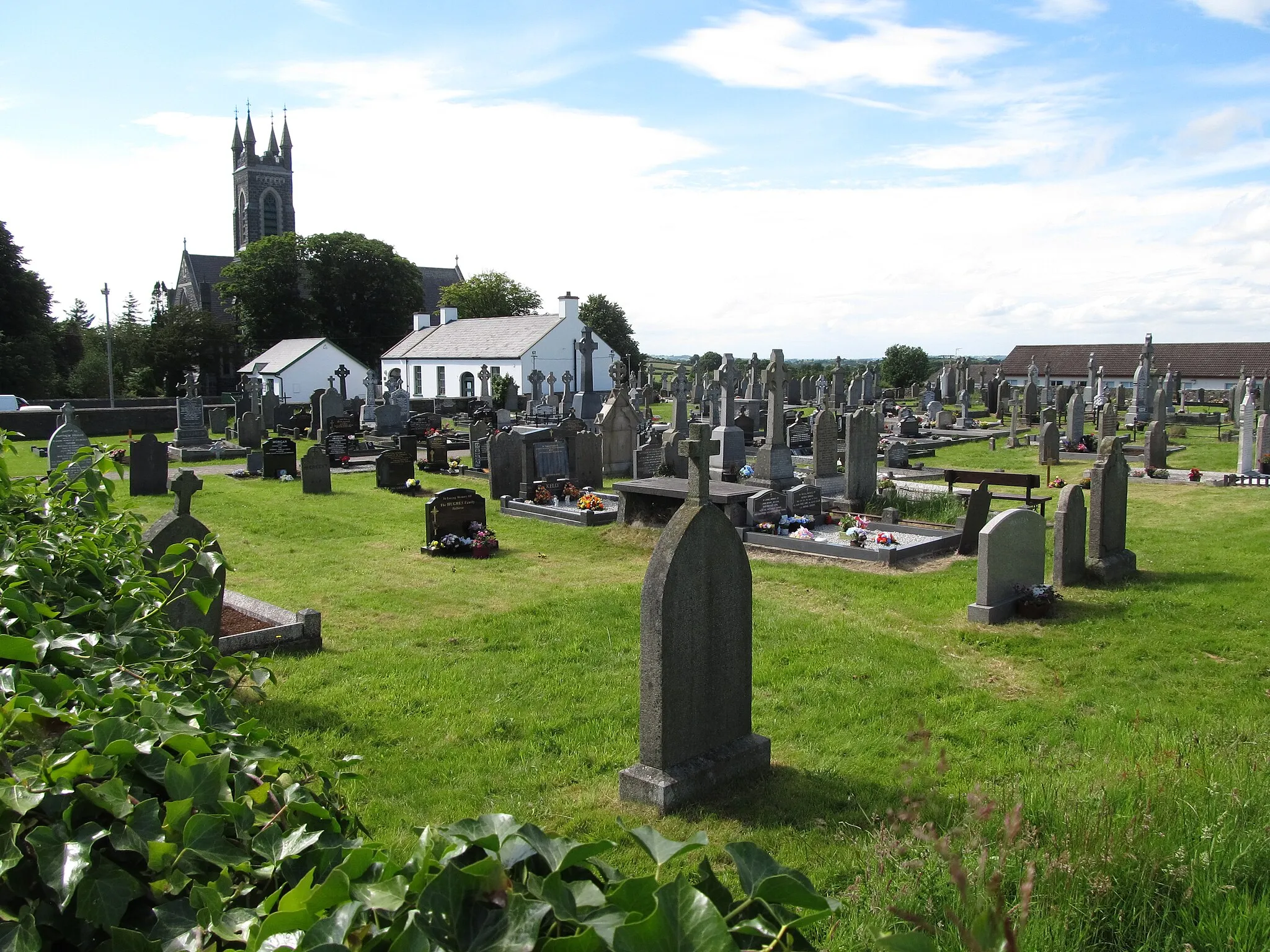 Photo showing: St Malachy's Graveyard, Kilcoo