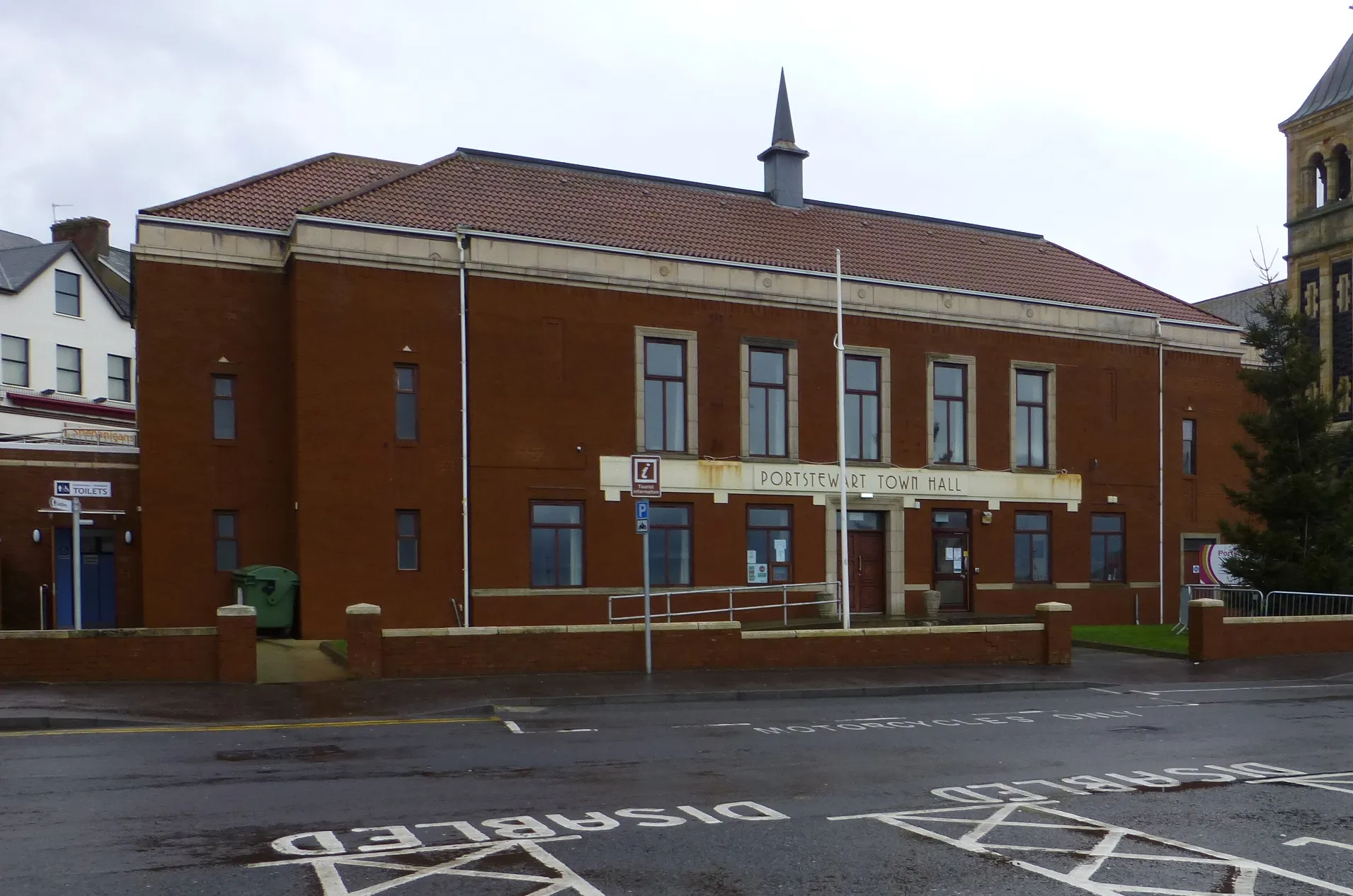 Photo showing: Portstewart Town Hall