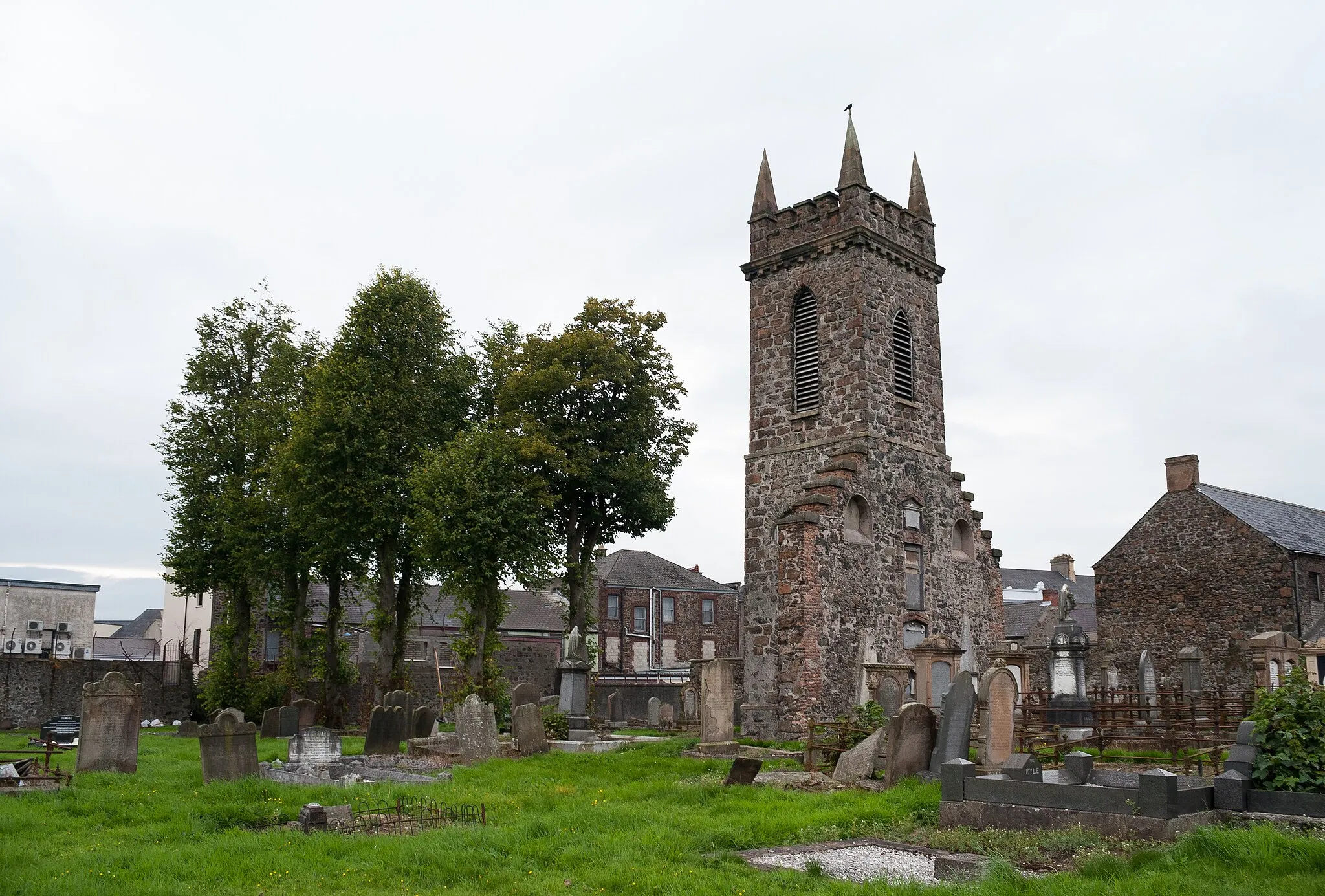 Photo showing: South-east view of the surviving tower of the former parish church at Church Street. Listed as B2 building.