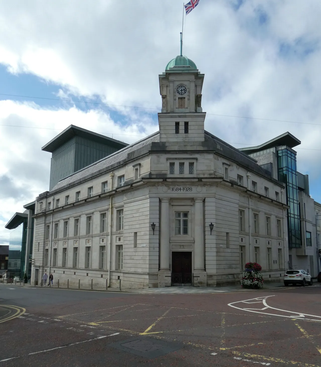 Photo showing: Ballymena Town Hall