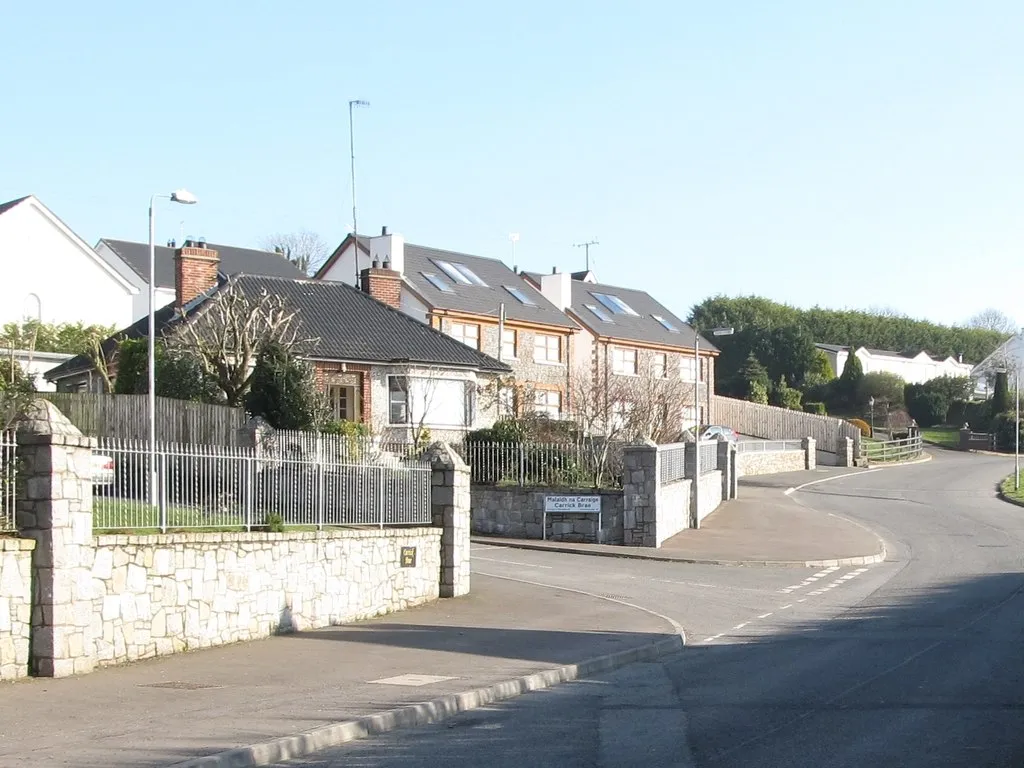 Photo showing: New houses at Carrick Brae off Ballydesland Road, Burren