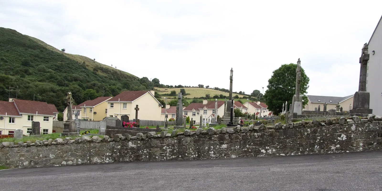 Photo showing: The village of Lislea viewed from outside the chapel