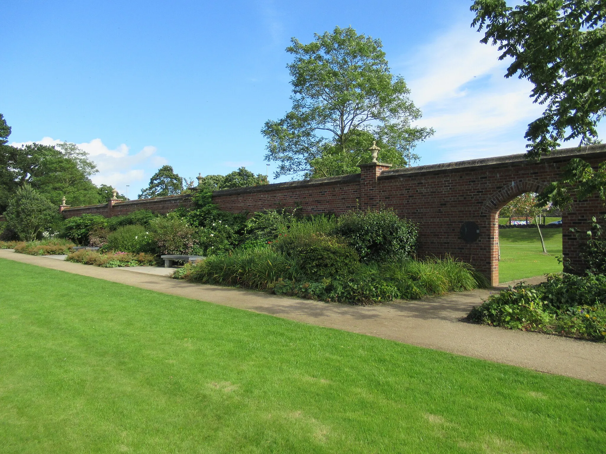 Photo showing: The Terrace Gardens in Antrim.