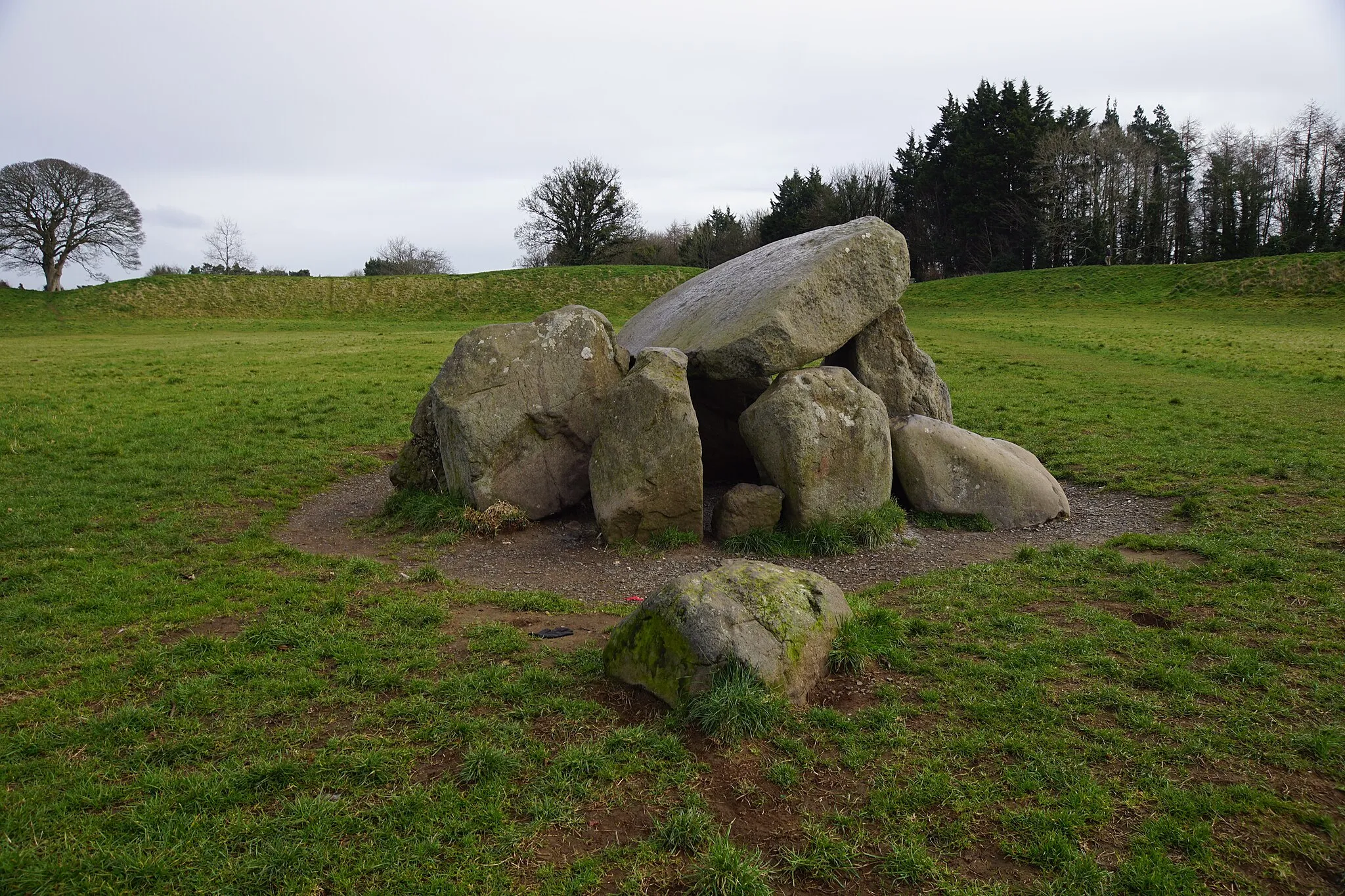 Photo showing: Cairn in Giant's Ring, Ballnynahatty, Belfast, Northern Ireland.