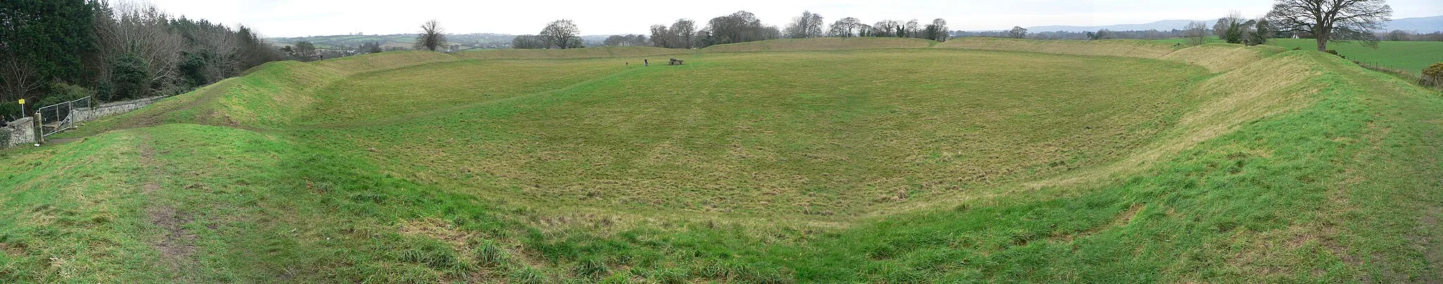 Photo showing: This is a panoramic view of the Giant's Ring, a well known prehistoric henge site just south of Belfast in Northern Ireland.