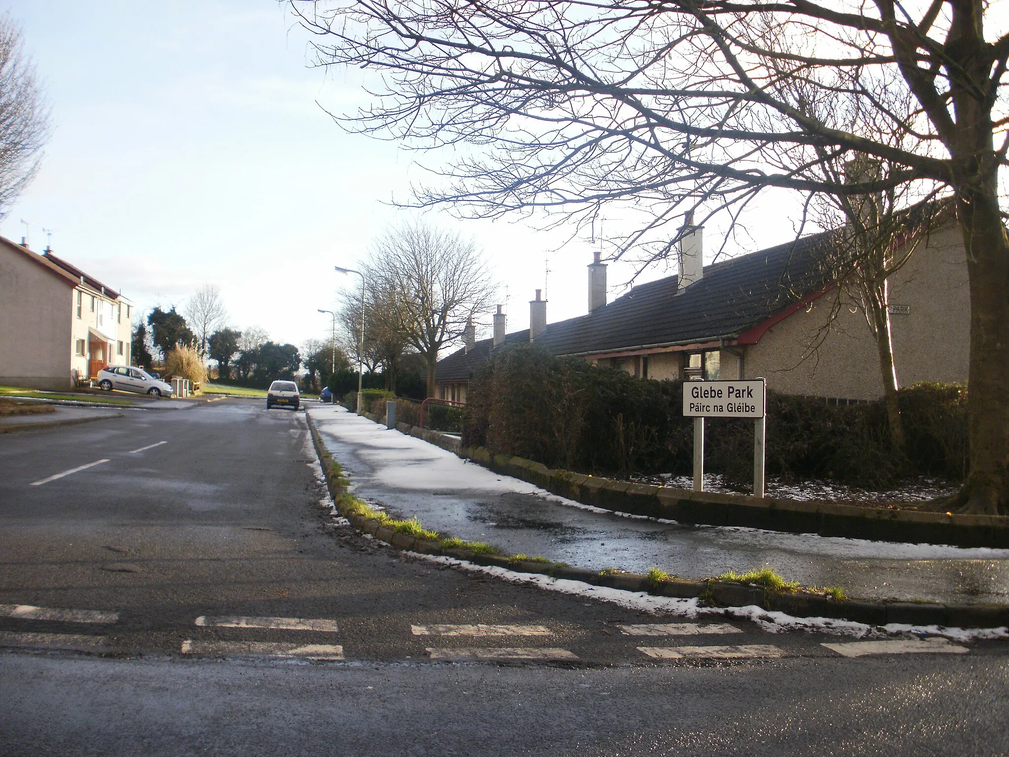 Photo showing: Glebe Park in Rasharkin.The sign post also has the Irish translation.