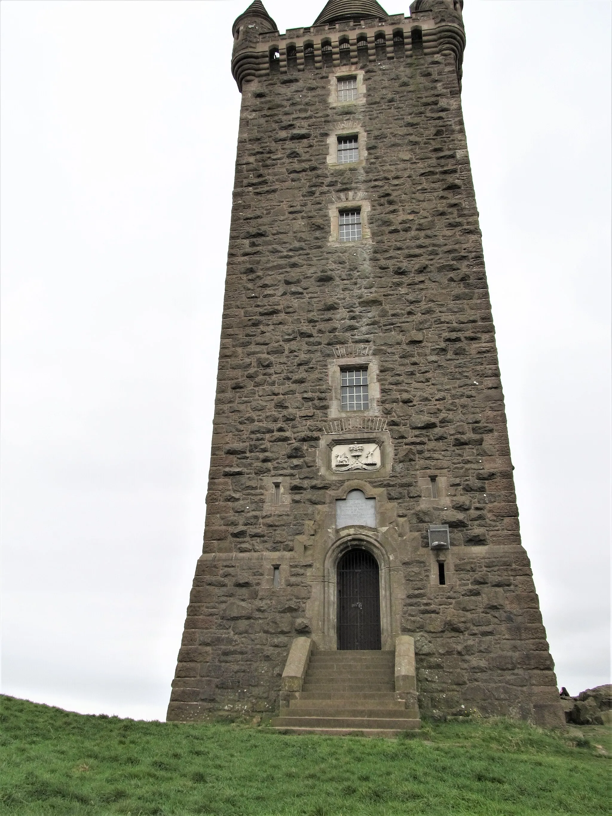 Photo showing: The North facing facade of Scrabo Tower