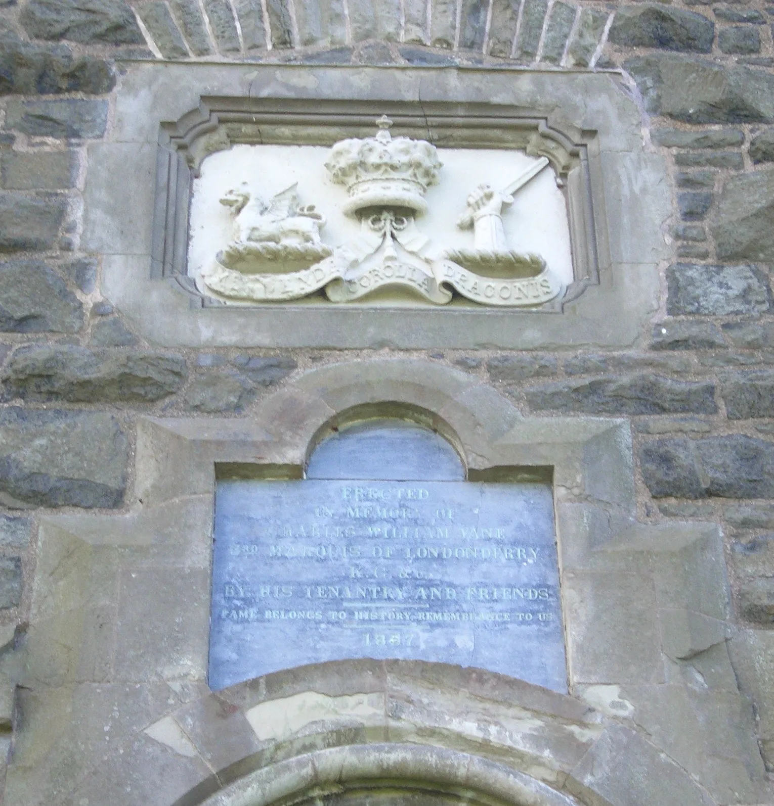 Photo showing: Scrabo Tower, Newtownards, County Down, Northern Ireland. Door lintel, plaque and coat of arms. Plaque enscription reads: "Erected in memory of Charles William Vane, 3rd Marquis of Londonderry, K.G. & c. By his tenants and friends. Fame belongs to history. Rememberance to us. 1857.". Coat of arms/motto reads: " Metuenda corolla draconis" (Latin: The dragon’s crest is to be feared =  Stewart/Londonderry motto). (Taken with Casio Exilim EXS100 on Sunday 20th May 2007 at 13:00 - minor crop from original)