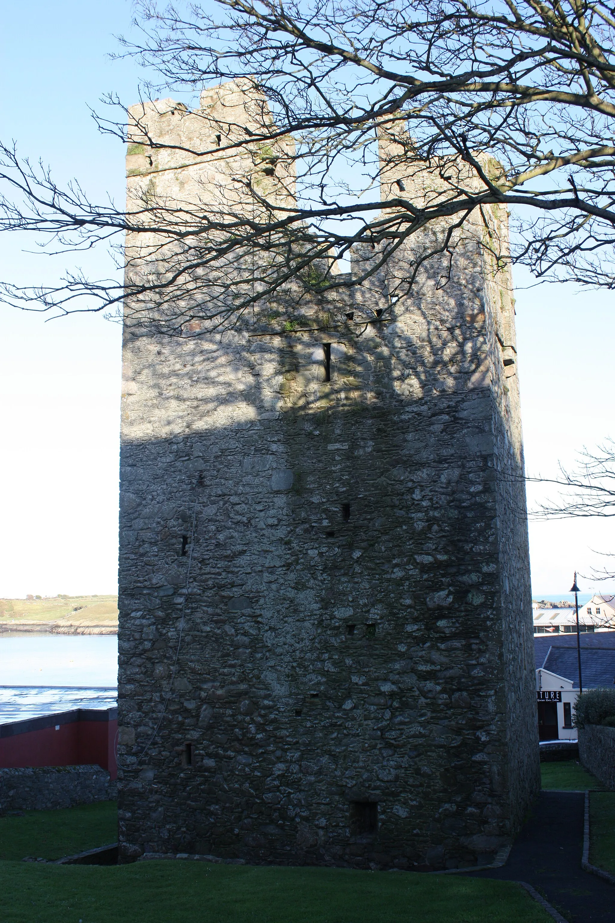 Photo showing: Jordan's Castle, at the junction of Quay Street and Kildare Street, Ardglass, County Down, Northern Ireland, November 2010