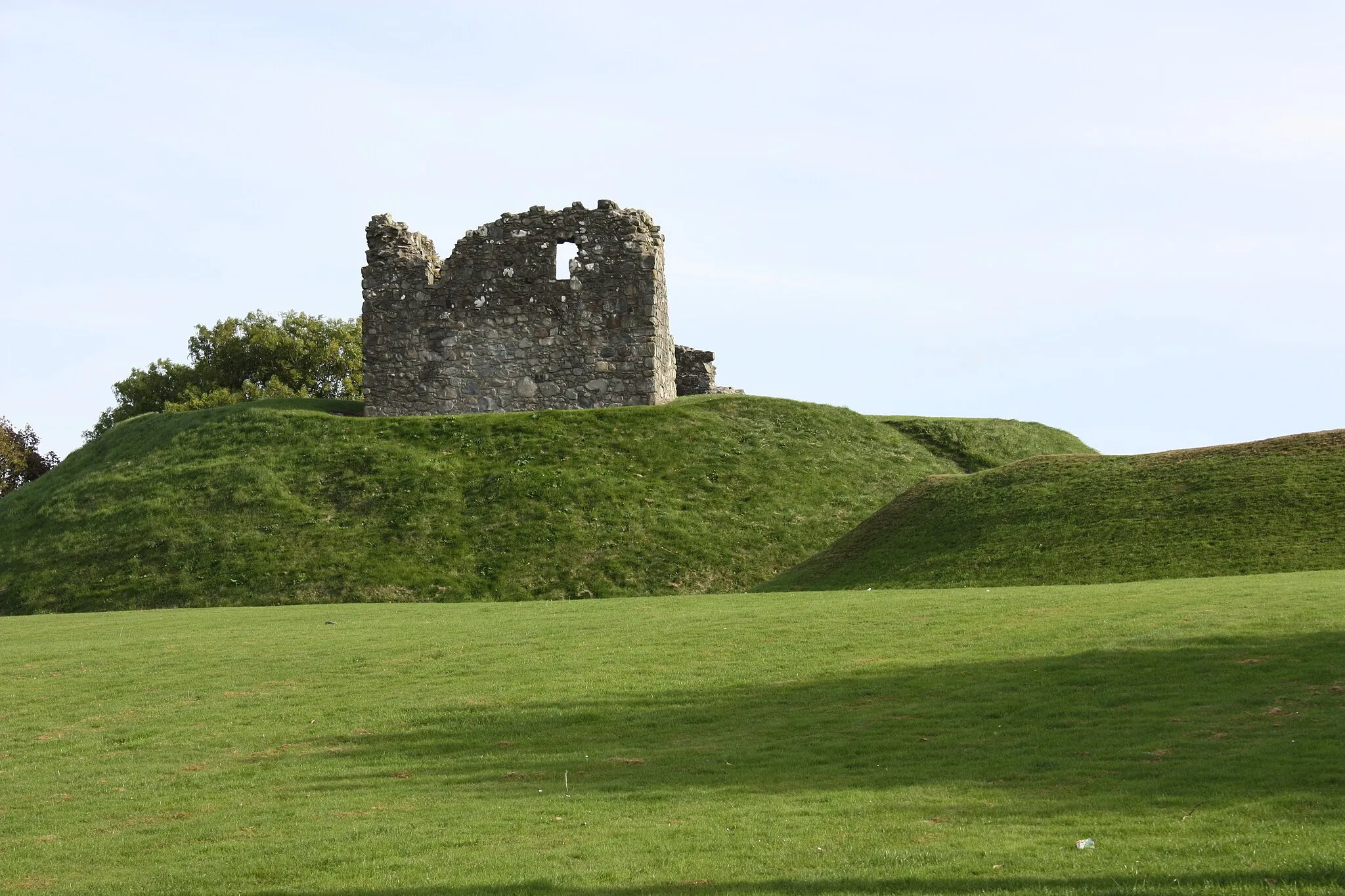 Photo showing: Clough Castle, Main Street, Clough, County Down, Northern Ireland, October 2009