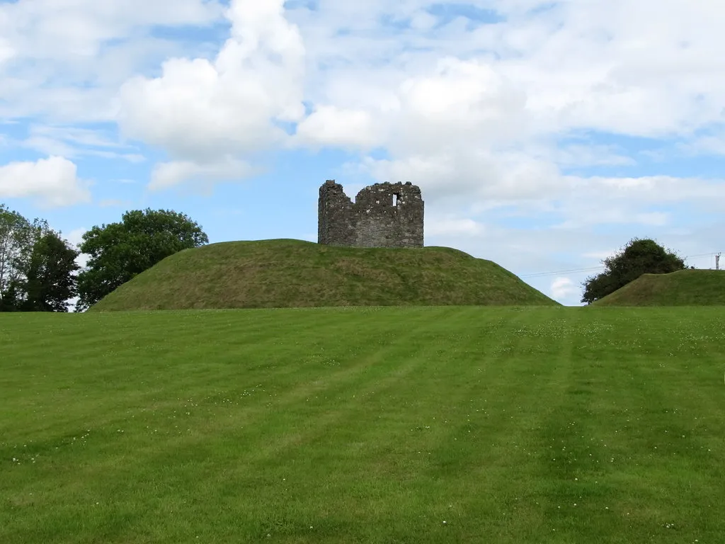 Photo showing: Clough's Motte and Bailey Castle