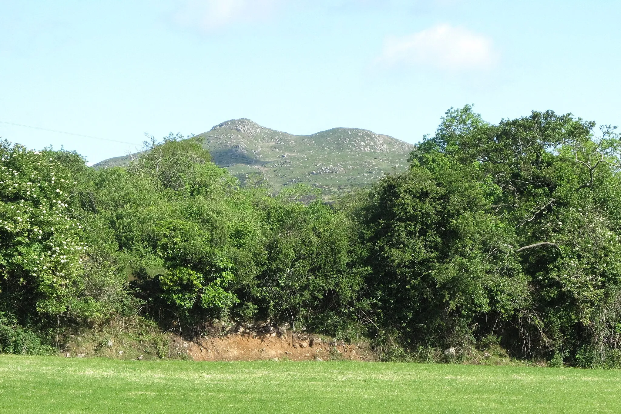 Photo showing: Crags on Clonvaraghan Mountain