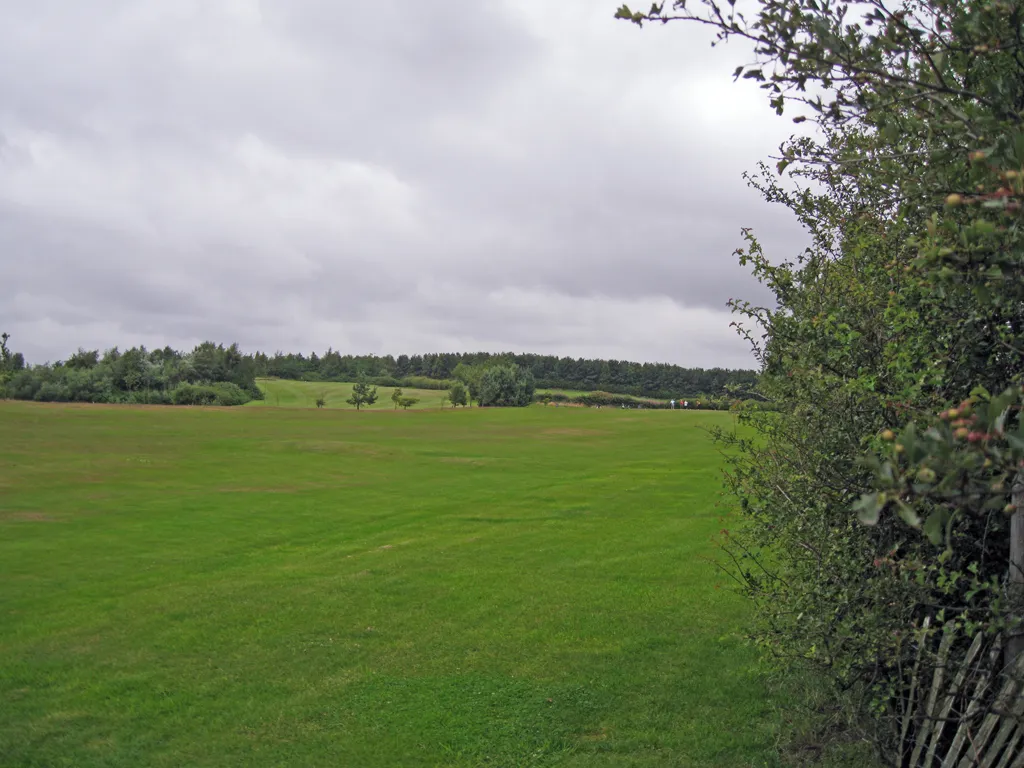 Photo showing: Footpath on Roseberry Grange golf course