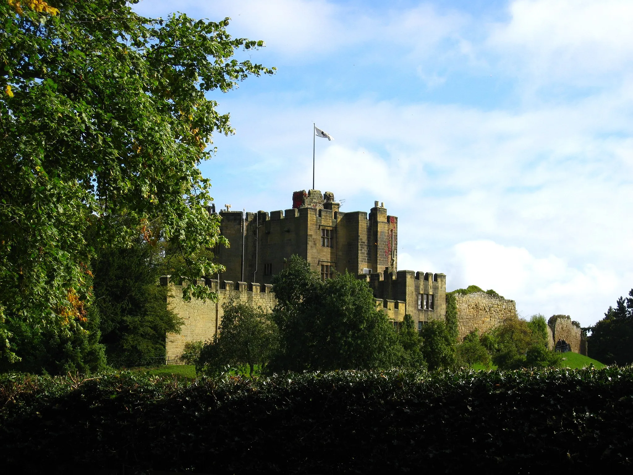 Photo showing: Bothal Castle summer