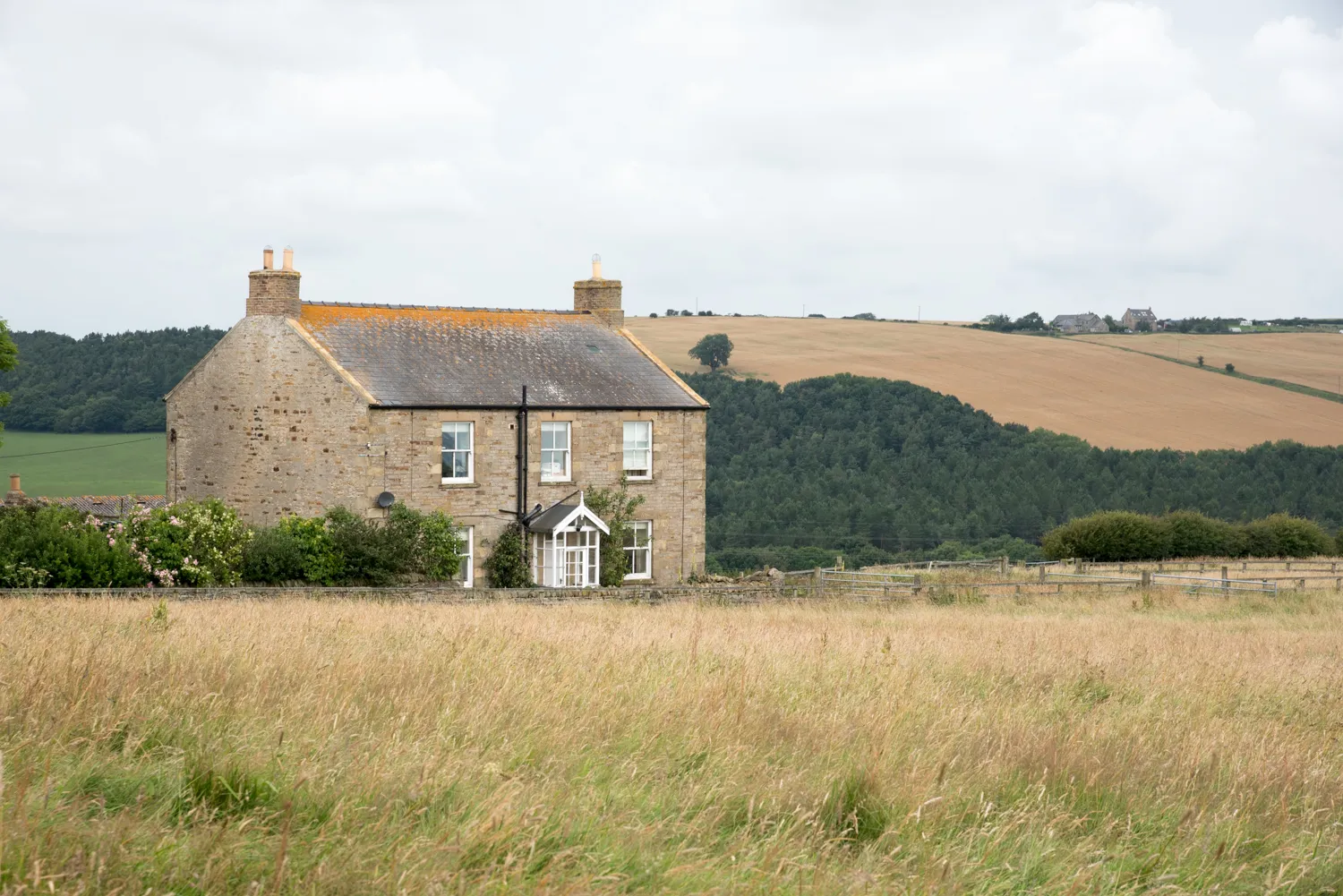 Photo showing: Farmhouse in Whittonstall