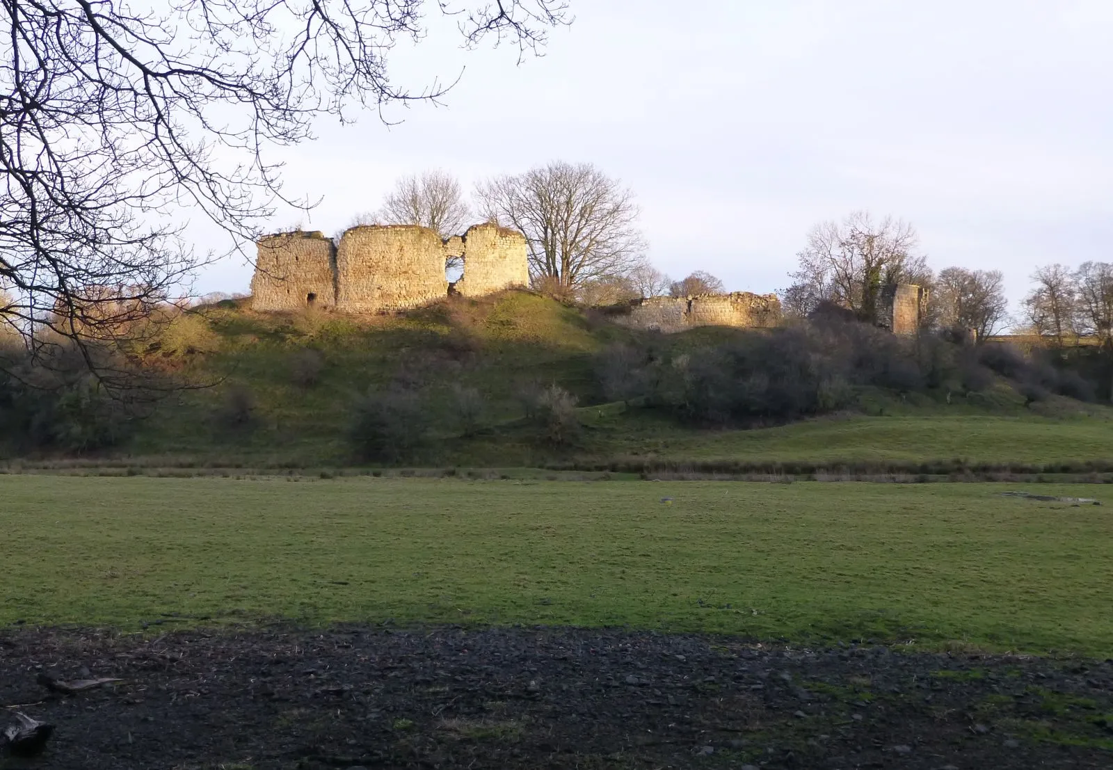 Photo showing: Remains of Mitford Castle