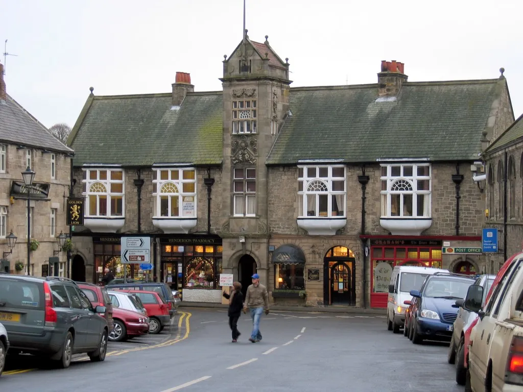 Photo showing: Town Hall and shops, Princes Street, Corbridge. The building dates from 1887, designed by F Emily http://www.keystothepast.info/durhamcc/K2P.nsf/K2PDetail?readform&PRNMAP=N9103
There is another photo here 852210