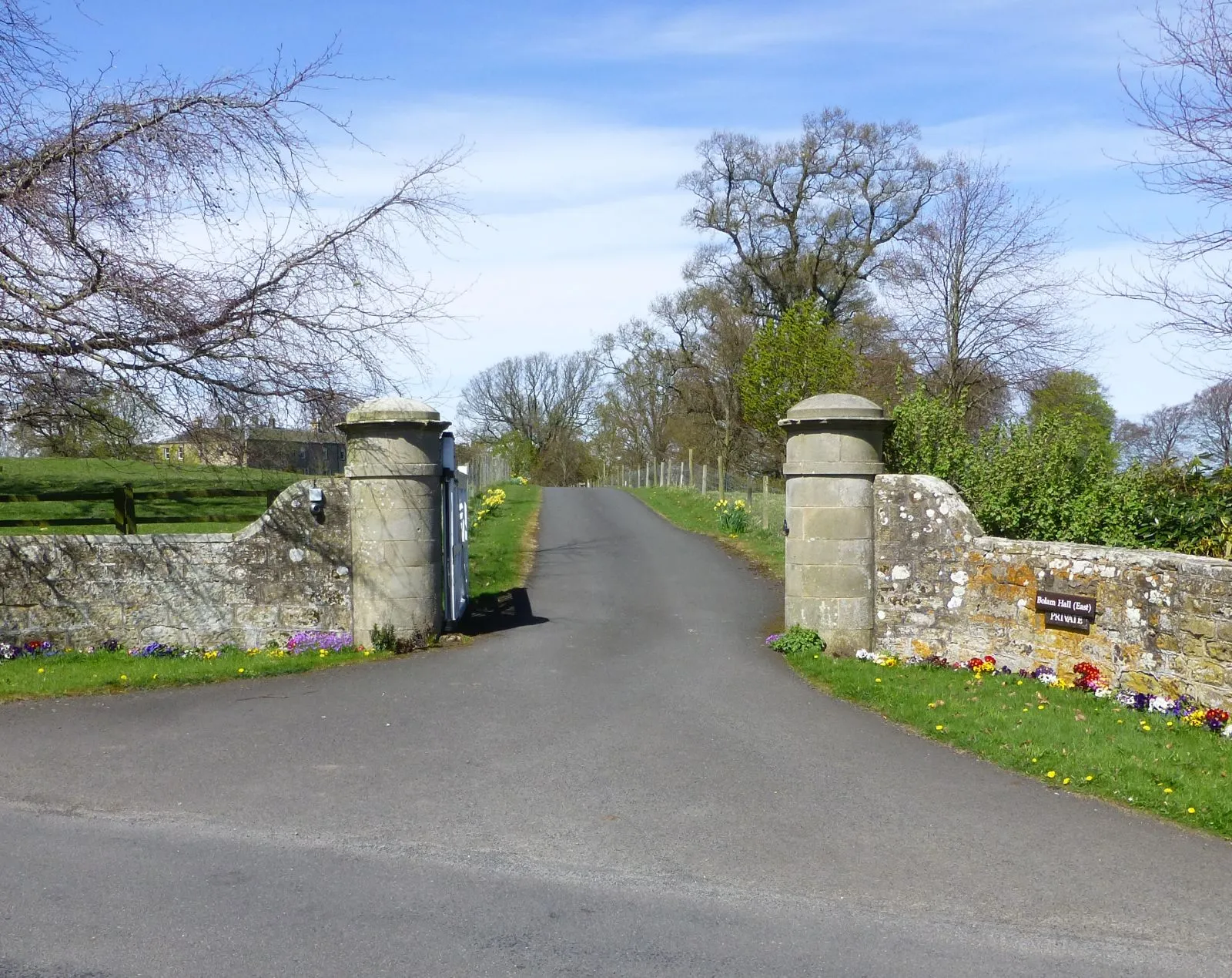 Photo showing: Gateway to Bolam Hall