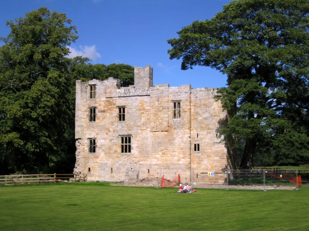 Photo showing: Dilston Castle, west side