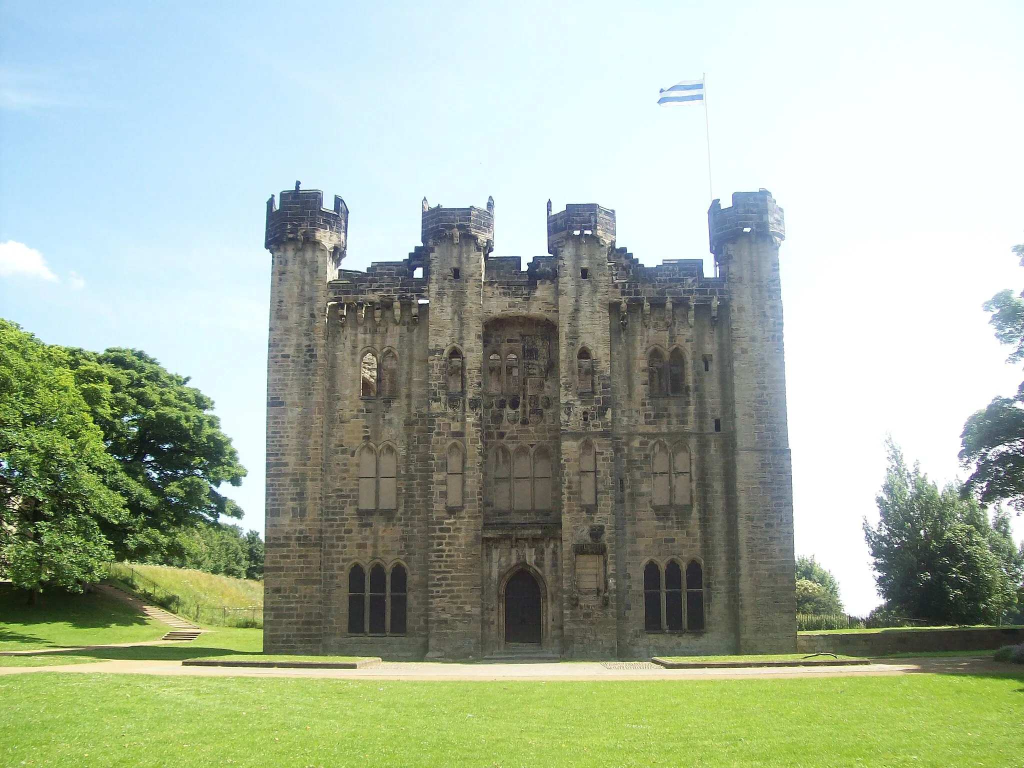 Photo showing: West face of Hylton Castle in Tyne and Wear, England.