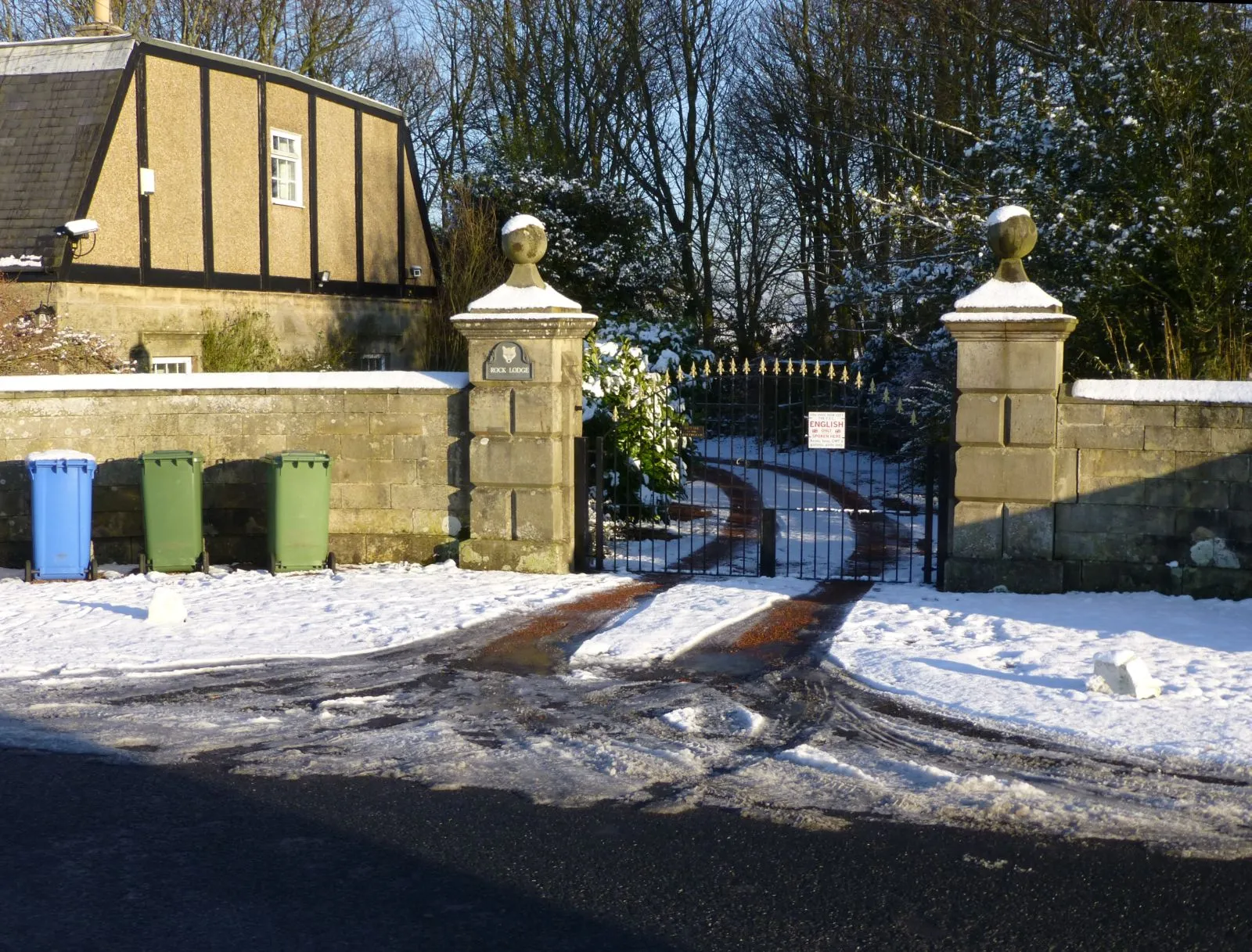 Photo showing: Gateway to Rock Lodge