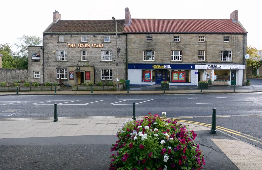 Photo showing: The Seven Stars, Main Street, Ponteland