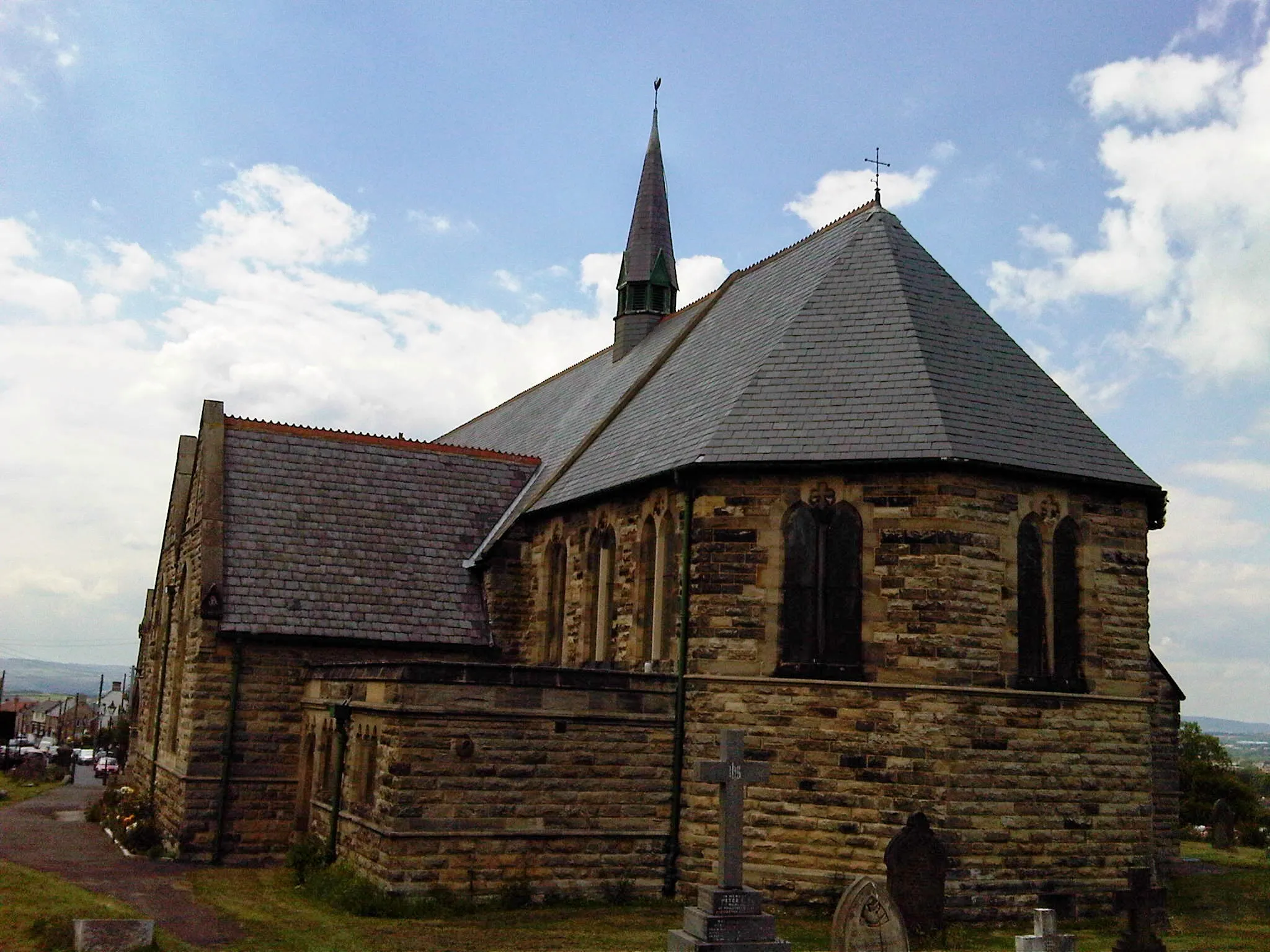 Photo showing: St Matthew's parish church, Newbottle, Tyne and Wear, seen from the east