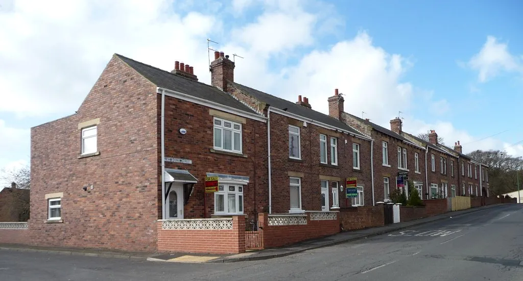 Photo showing: Terraced houses, Tanfield Lea