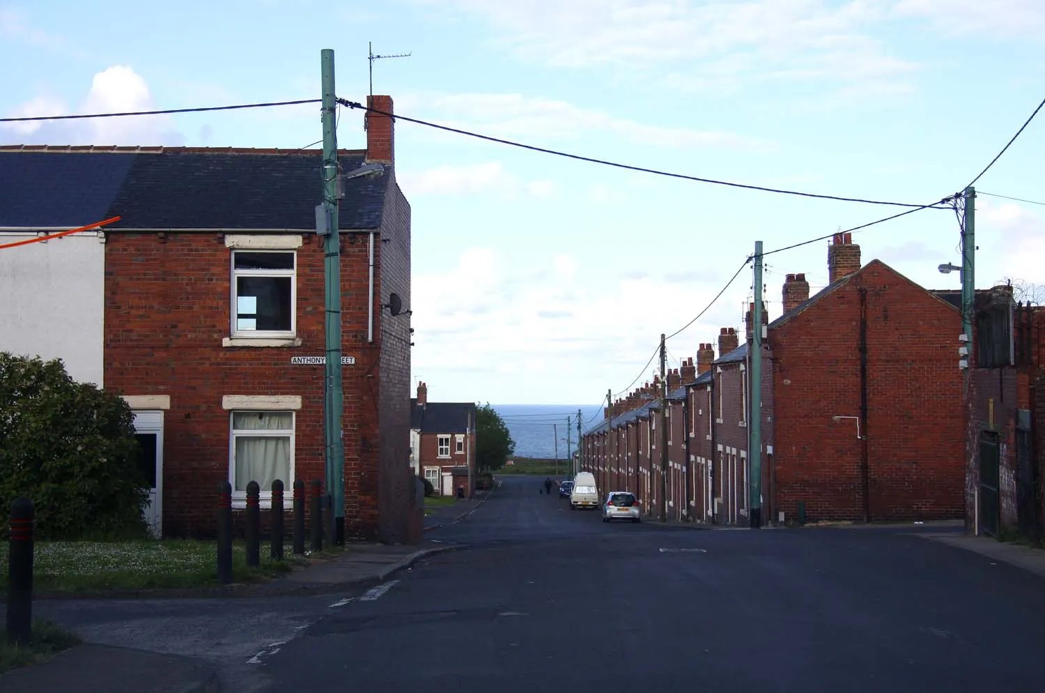 Photo showing: Looking down Ashton Street