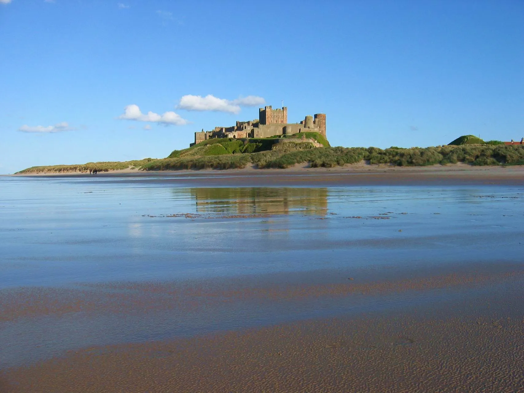 Photo showing: Bamburgh Castle in Northumberland, England in 2006.