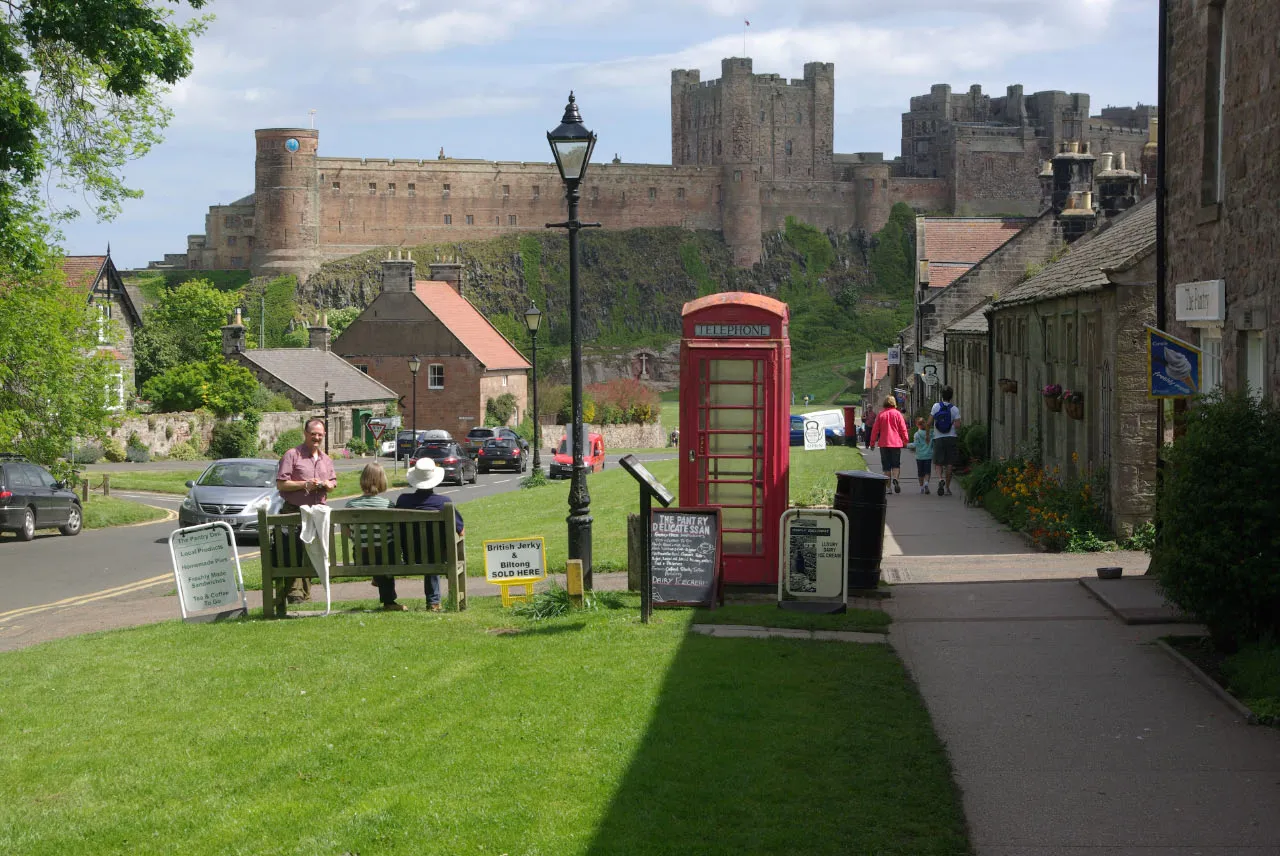Photo showing: Front Street, Bamburgh