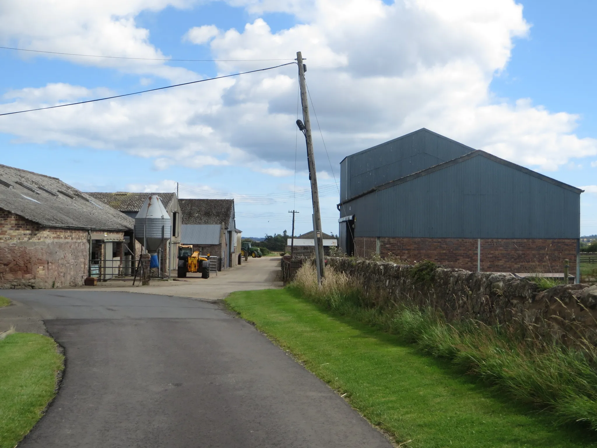 Photo showing: Farm buildings at Fishwick