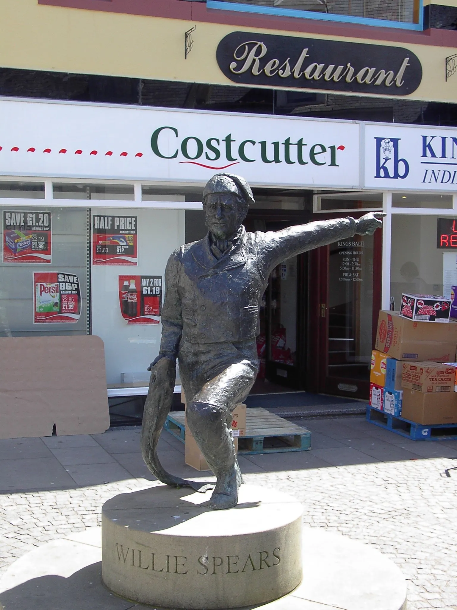 Photo showing: Bronze statue of William Spears (1812 - 1885) located in Eyemouth Market Place.