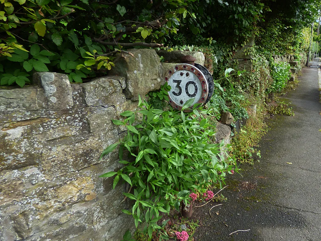 Photo showing: Old 30mph reminder sign, Eglingham