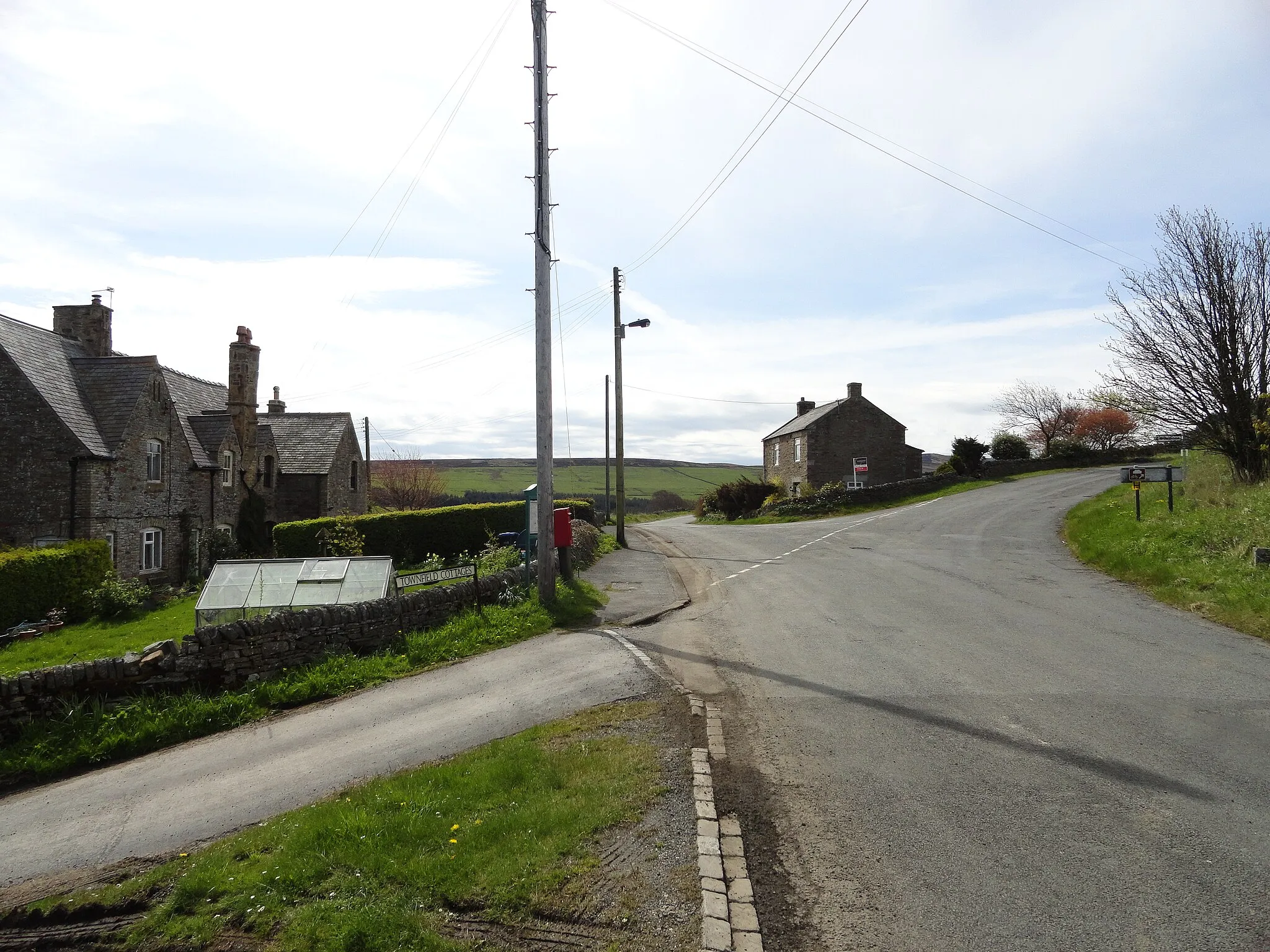 Photo showing: Road junction at Townfield
