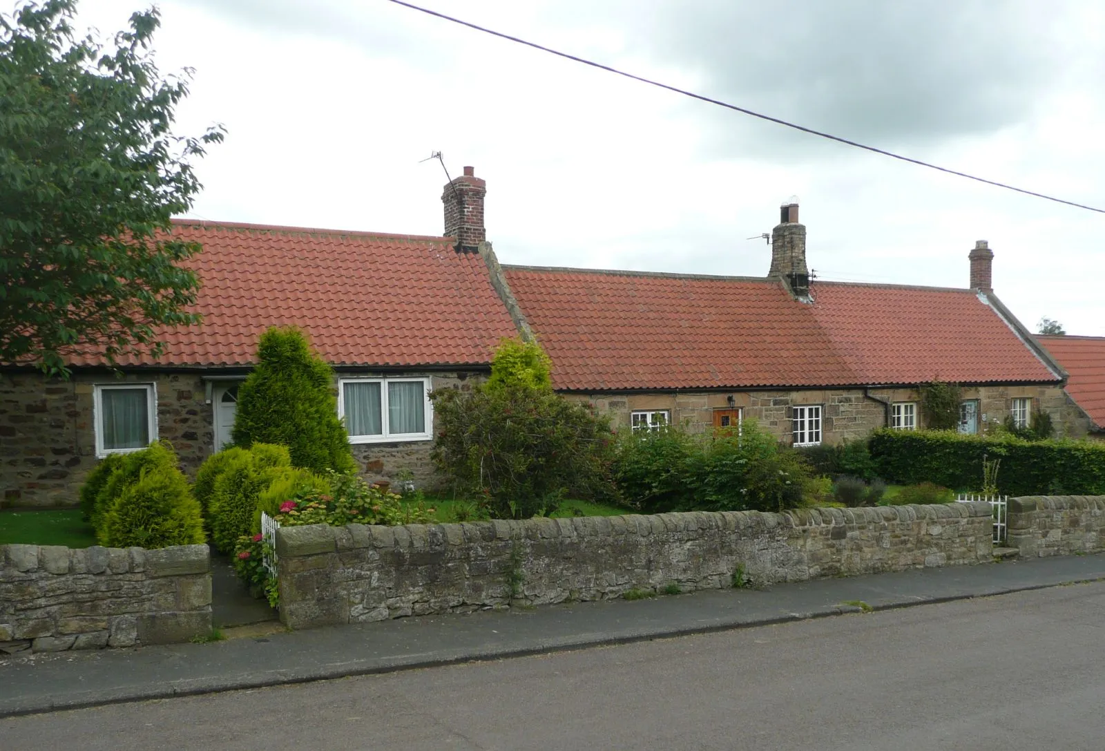 Photo showing: Cottages in Newton on the Moor