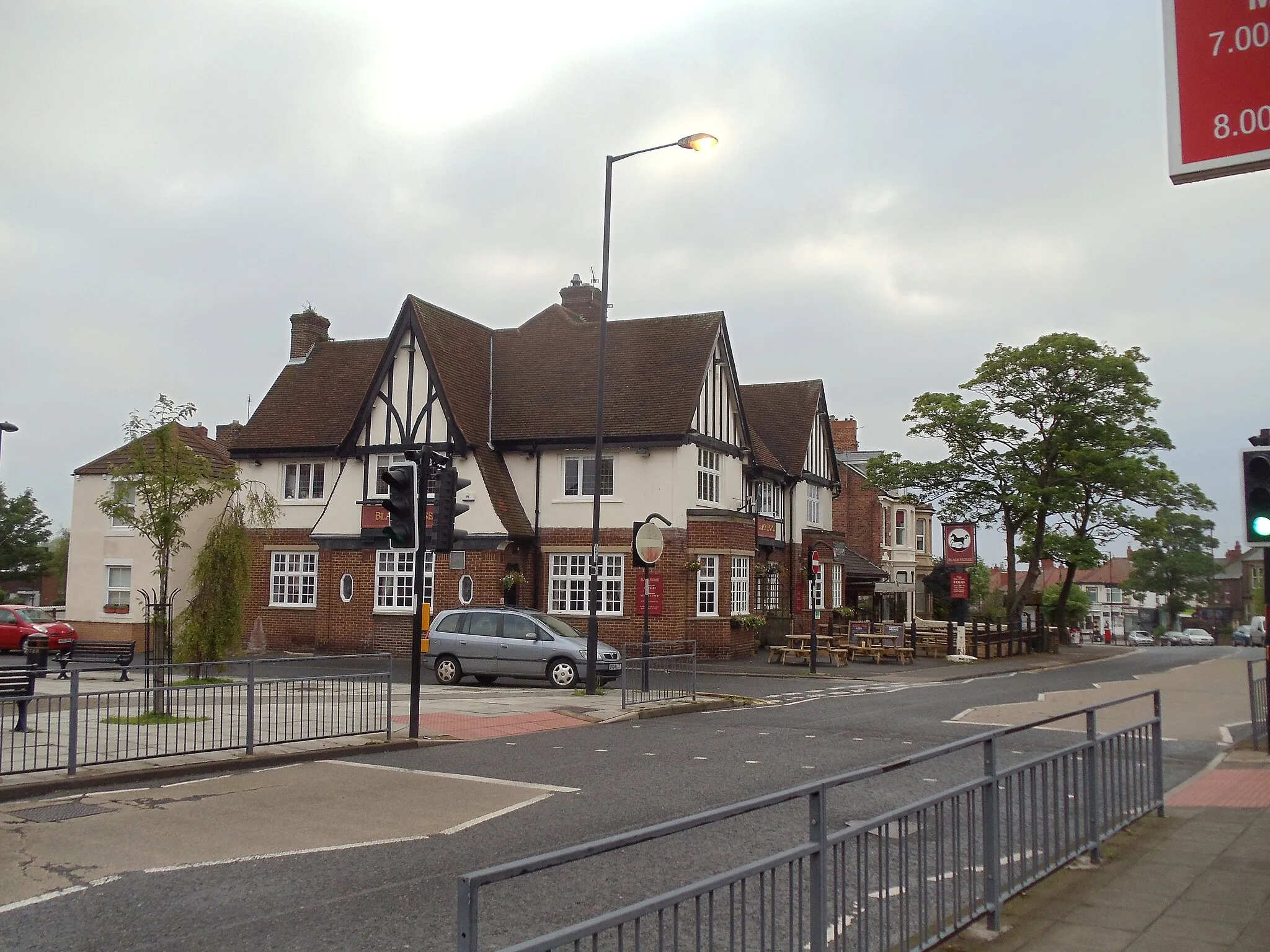 Photo showing: The Black Horse Public House, Monkseaton